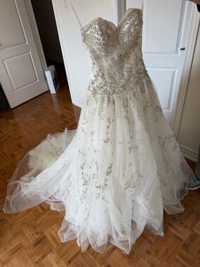Elegant Ivory Beaded Strapless Wedding Dress